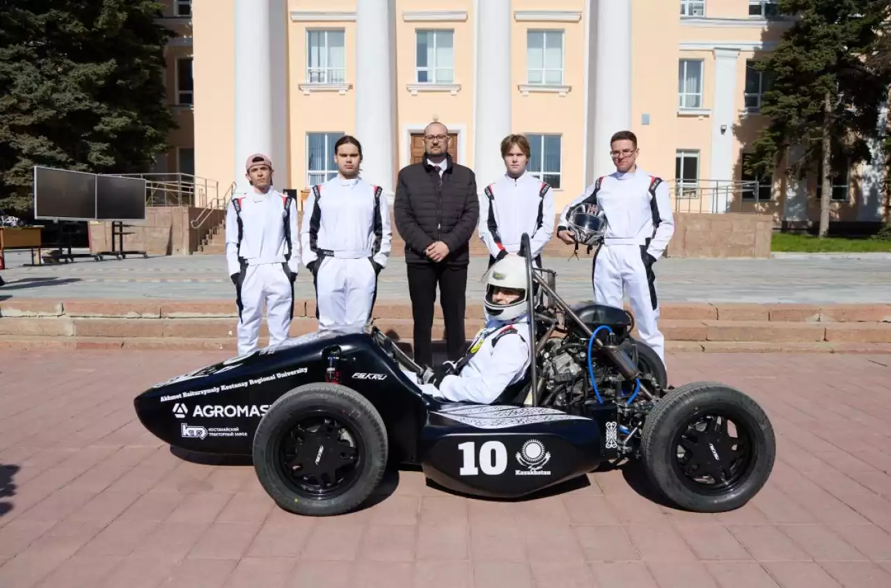 Қазақстандық студенттер жарыс болидін құрастырды