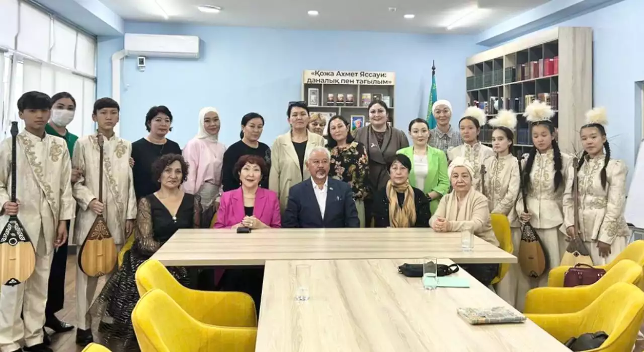 Сөздің сәулесін төккен ақын